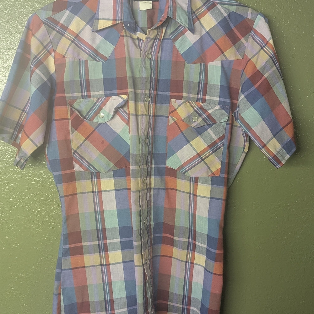 Wrangler Men's Multicolor Plaid x-long tails Pearlsnap Shirt